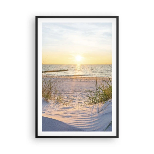 Póster en marco negro - El sonido del mar, el canto de los pájaros, una playa virgen entre las dunas... - 61x91 cm