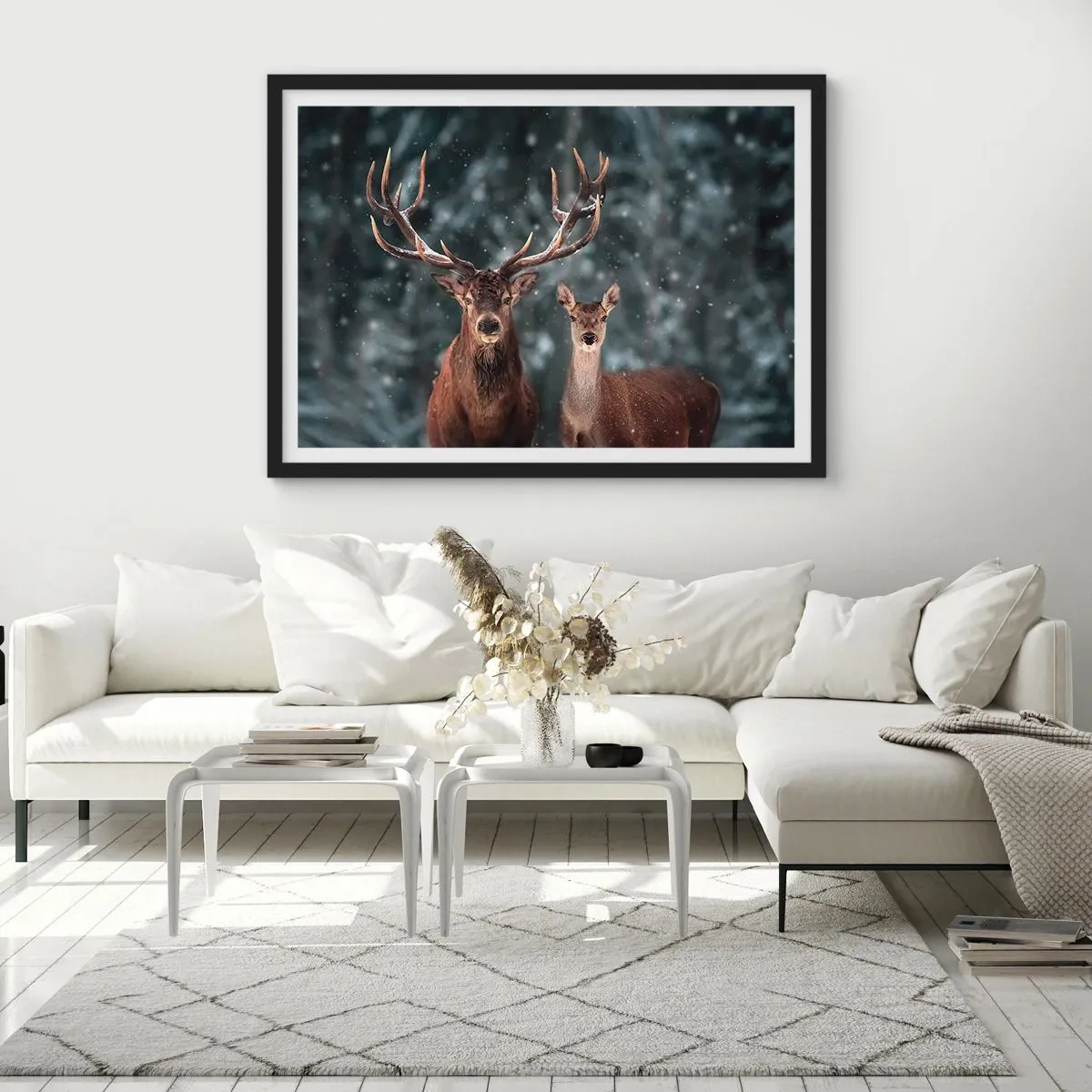 Póster en marco negro - Ciervos en un bosque invernal cubierto de nieve - 70x50cm - El señor y la señora del bosque - Decoración de pared moderna para salón y dormitorio ARTTOR