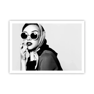 Póster - Retrato en blanco y negro de una mujer con gafas y pañuelo en la cabeza. - 100x70cm - Saludos desde los años 60 - Decoración de pared moderna para salón y dormitorio ARTTOR