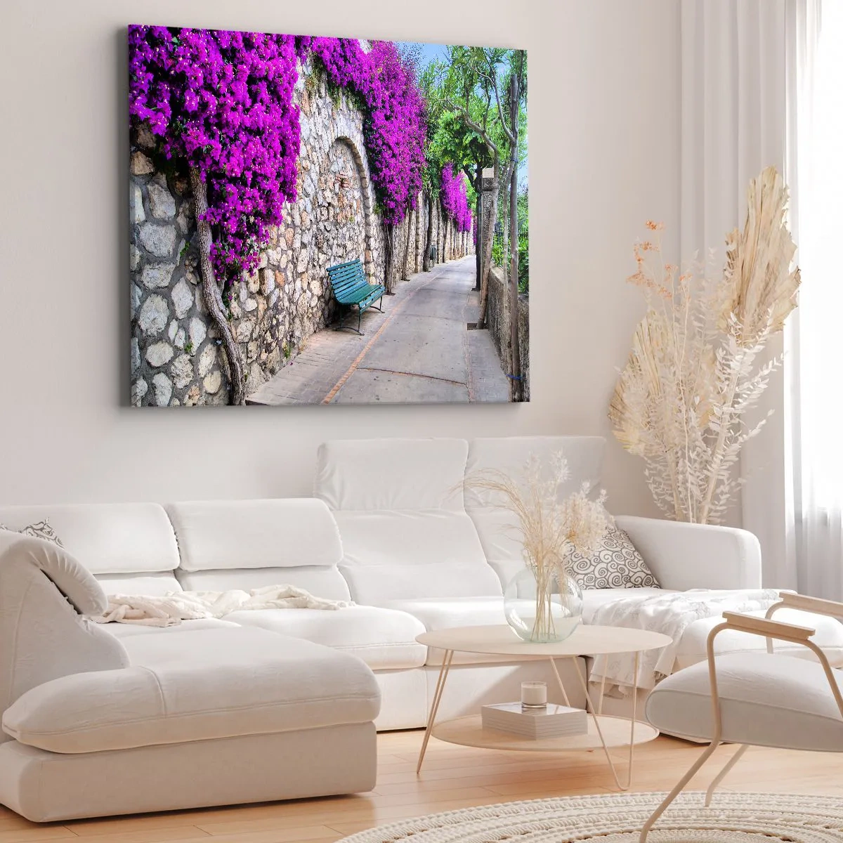 Cuadro sobre lienzo - Impresión de Imagen - Un camino de piedra con un banco y flores moradas en flor. - 120x80cm - Punto de reunión - Decoración de pared moderna para salón y dormitorio ARTTOR