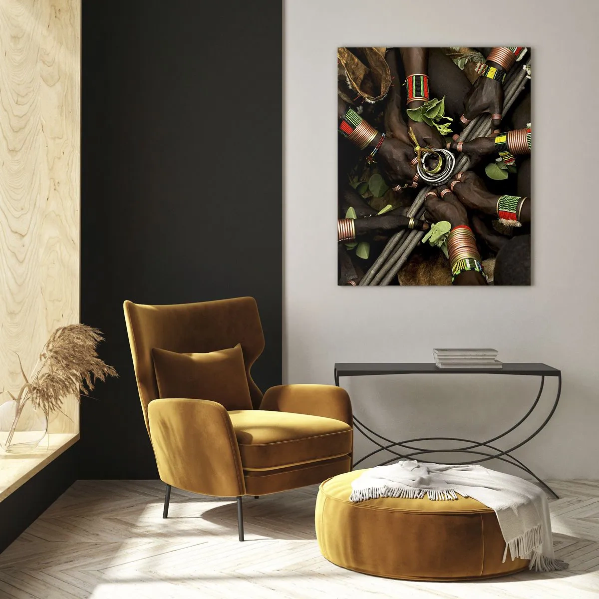 Cuadro sobre vidrio - Impresiones sobre Vidrio - Manos con brazaletes sosteniendo un recipiente en un gesto ritual - 50x70cm - Estamos juntos - Decoración de pared moderna para salón y dormitorio ARTTOR