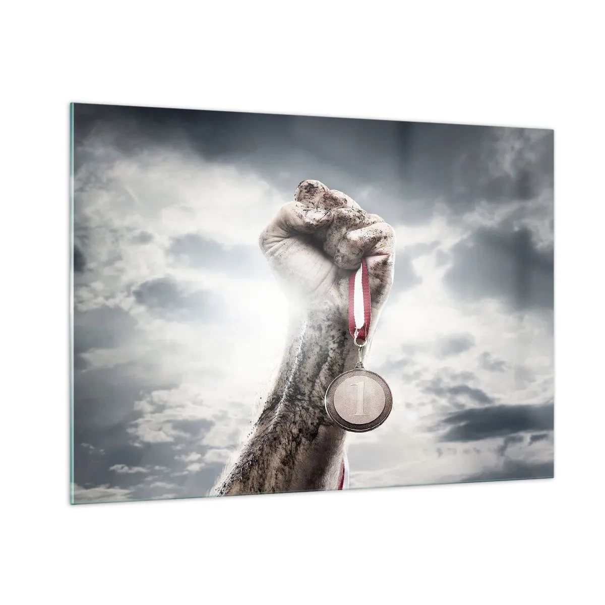 Cuadro sobre vidrio - Impresiones sobre Vidrio - Una mano sosteniendo una medalla sobre un fondo de nubes. - 100x70cm - Per aspera ad astra - Decoración de pared moderna para salón y dormitorio ARTTOR