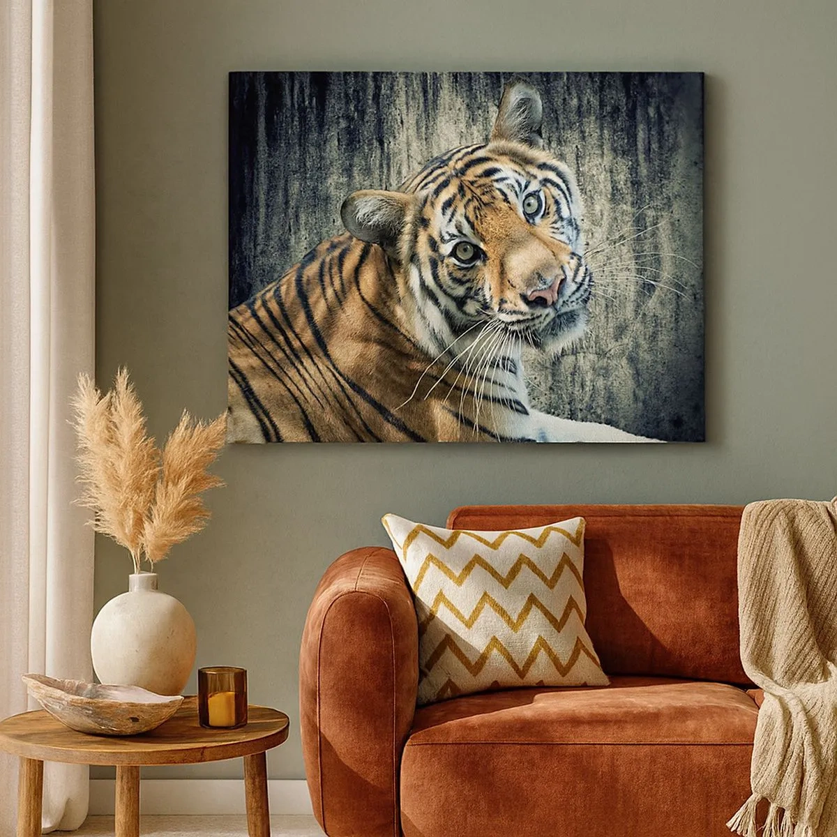 Cuadro sobre lienzo - Impresión de Imagen - Un tigre recostado contra una pared de textura rugosa. - 70x50cm - Retrato en corrientes de luz - Decoración de pared moderna para salón y dormitorio ARTTOR