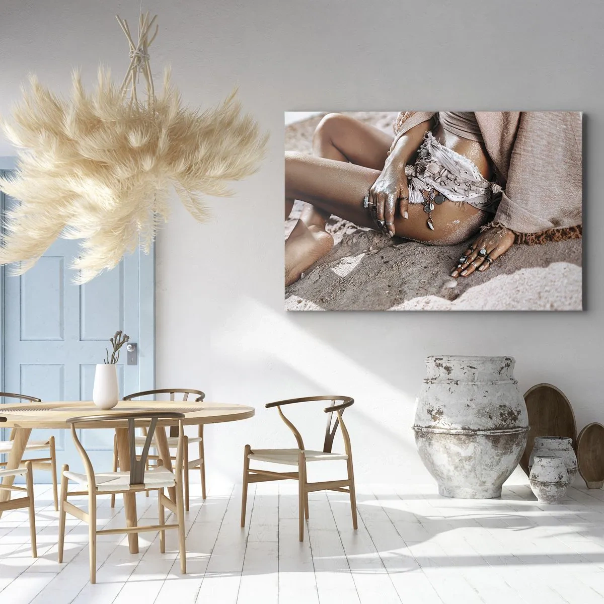 Cuadro sobre lienzo - Impresión de Imagen - Mujer bohemia en la playa con joyas - 120x80cm - Bañada por el sol y la arena - Decoración de pared moderna para salón y dormitorio ARTTOR