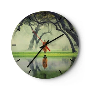 Reloj de pared - Reloj de vidrio - Un monje en el bosque reflejado en el agua. - 30x30cm - En el camino de la iluminación - Decoración de pared moderna para salón, cocina y dormitorio ARTTOR