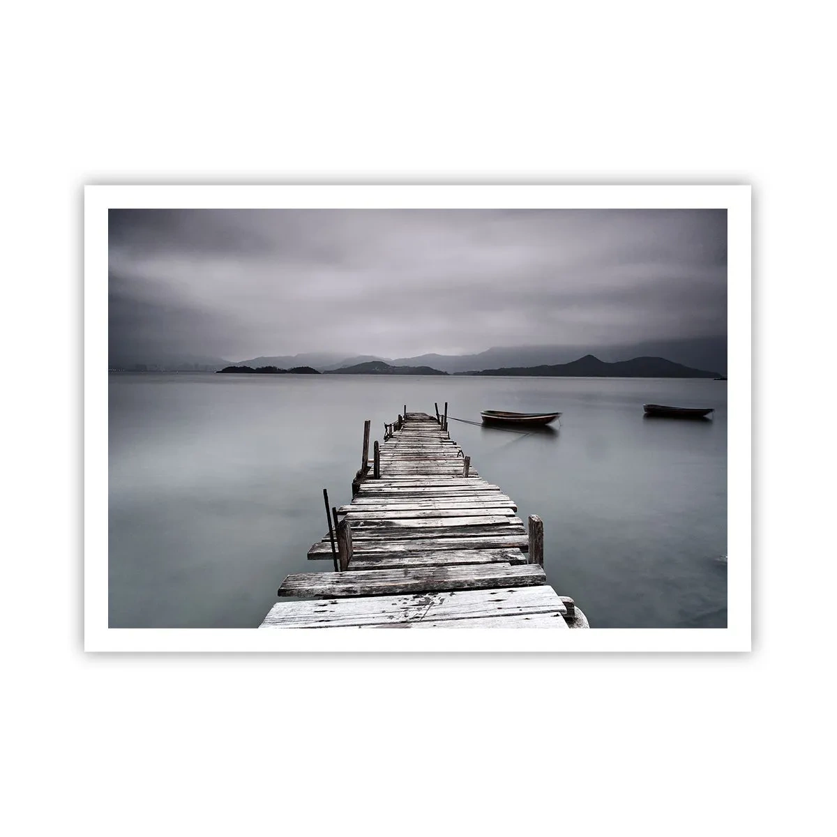 Póster - Un puente de madera que conduce a la tranquila superficie del lago. - 100x70cm - Mañana partimos - Decoración de pared moderna para salón y dormitorio ARTTOR