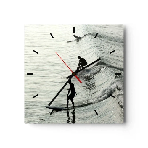 Reloj de pared - Reloj de vidrio - Surfistas en las olas en una toma monocromática - 30x30cm - Al encuentro de la ola - Decoración de pared moderna para salón y dormitorio ARTTOR