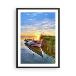 Póster en marco negro - Un barco en un lago tranquilo al atardecer. - 50x70cm - Sueños cumplidos - Decoración de pared moderna para salón y dormitorio ARTTOR