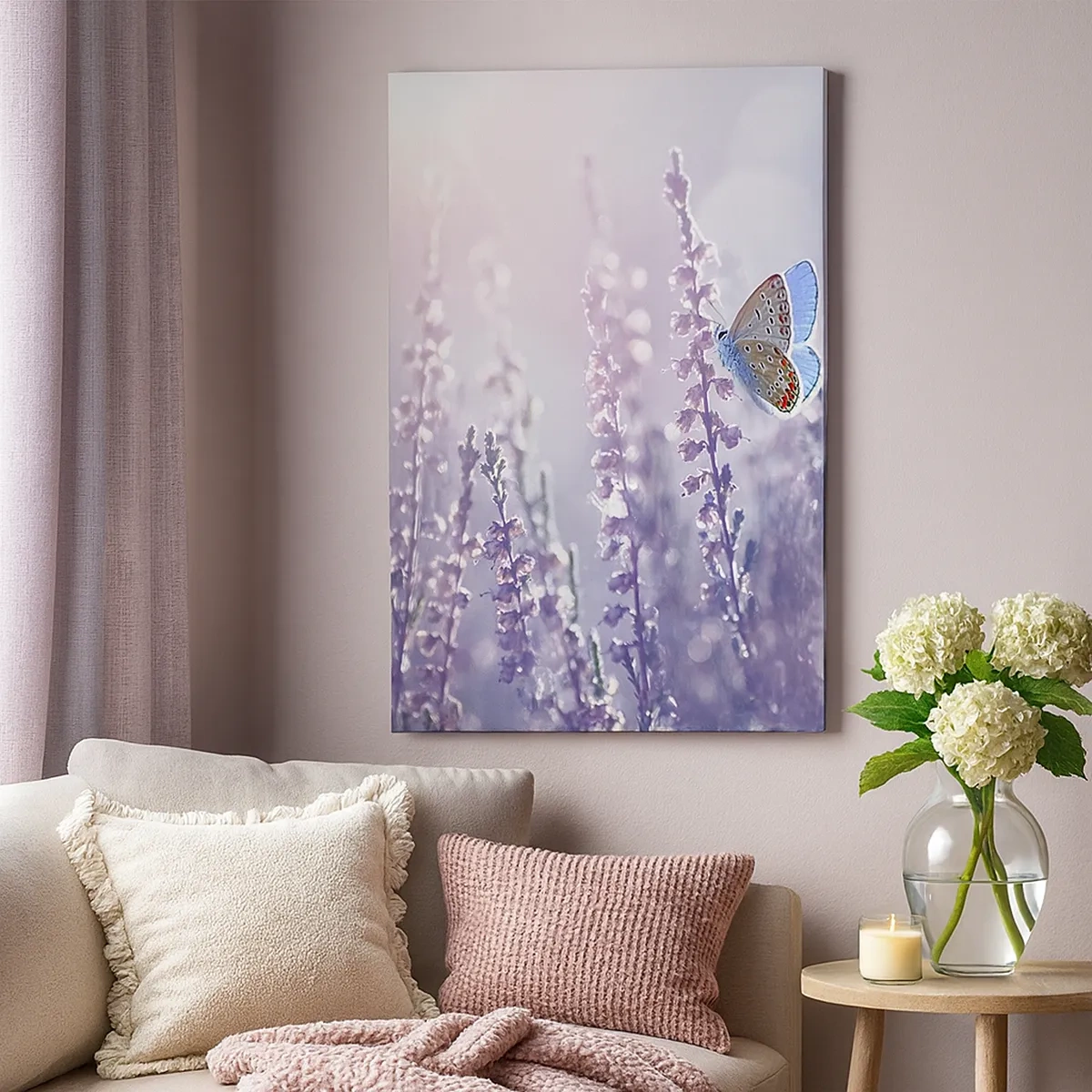 Cuadro sobre lienzo - Impresión de Imagen - Una mariposa sobre lavanda en flor a la luz de la mañana. - 50x70cm - El beso de una mariposa - Decoración de pared moderna para salón y dormitorio ARTTOR