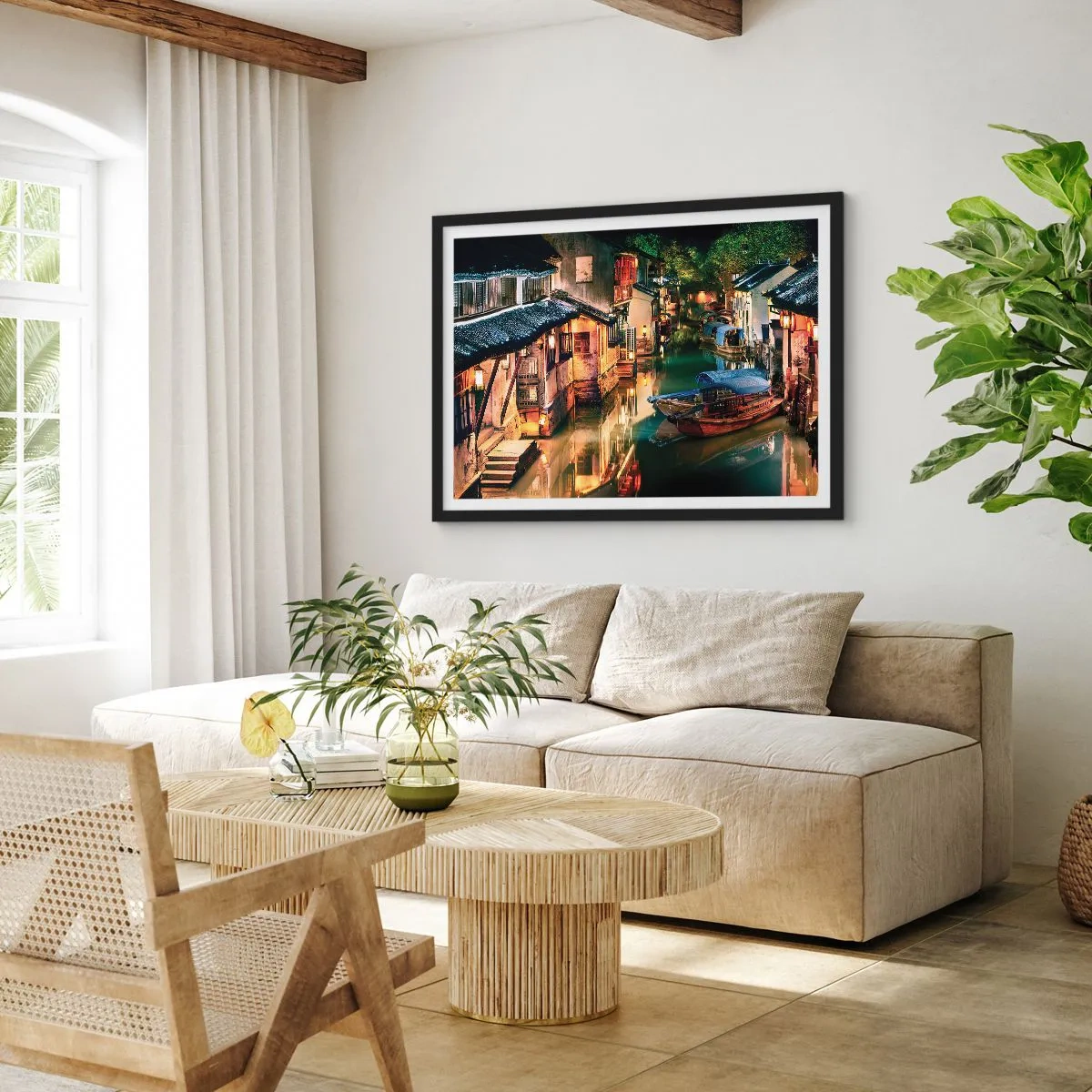 Póster en marco negro - Vista nocturna de los canales con barcos y casas tradicionales. - 70x50cm - Noche en una calle china - Decoración de pared moderna para salón y dormitorio ARTTOR