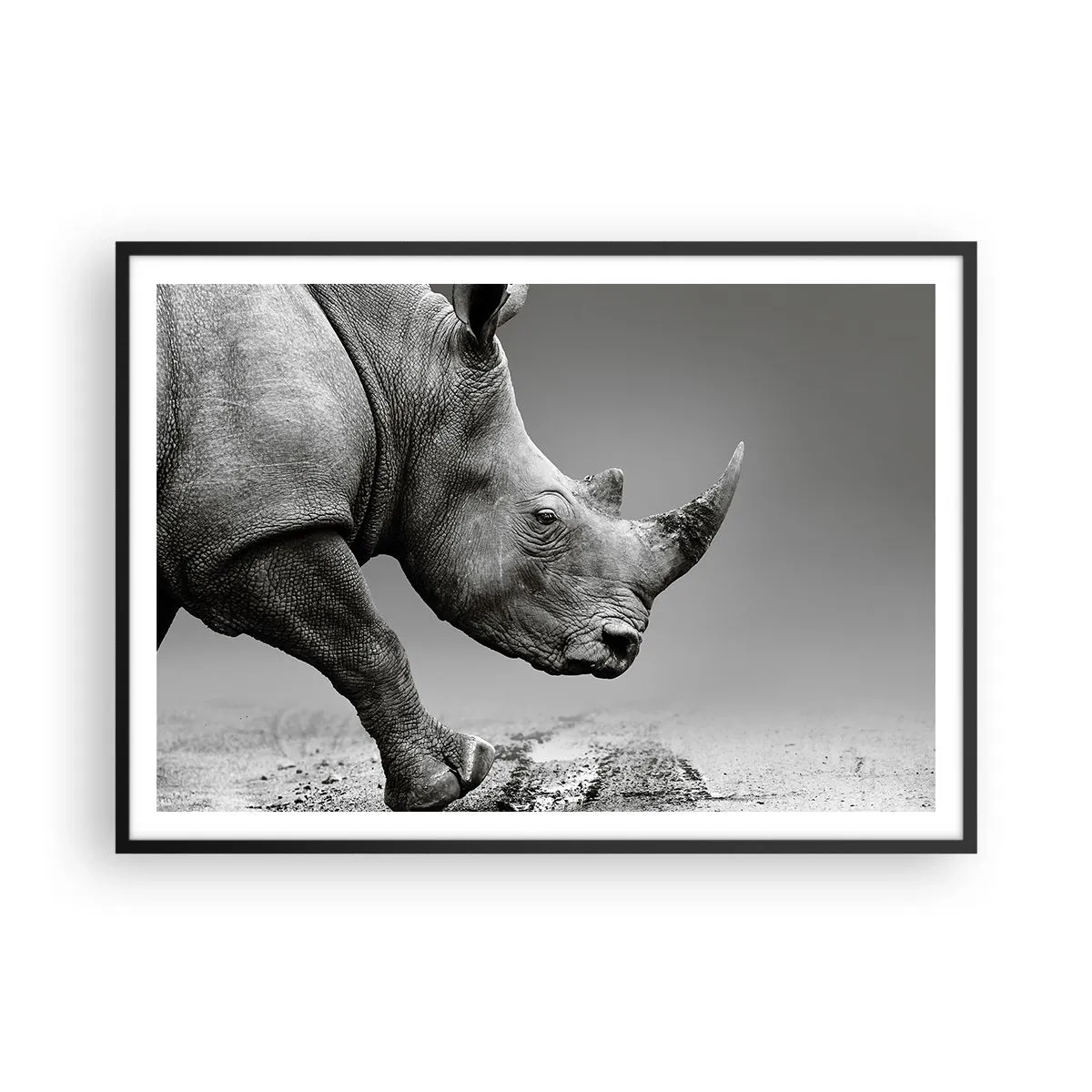 Póster en marco negro - Retrato de un rinoceronte con el telón de fondo de un desierto gris. - 100x70cm - Fuerza imparable - Decoración de pared moderna para salón y dormitorio ARTTOR