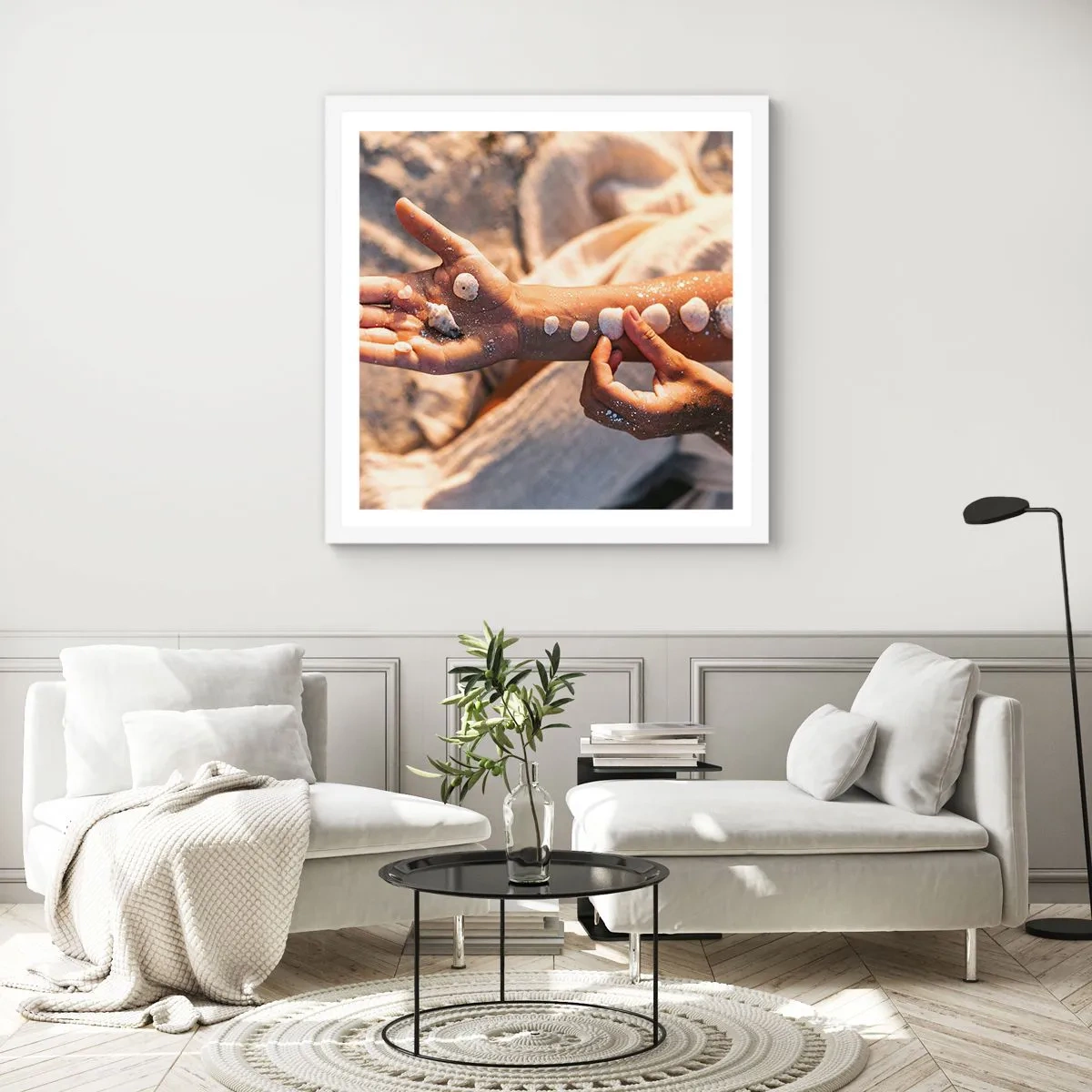Póster en marco blanco - La belleza al alcance de la mano - 50x50 cm