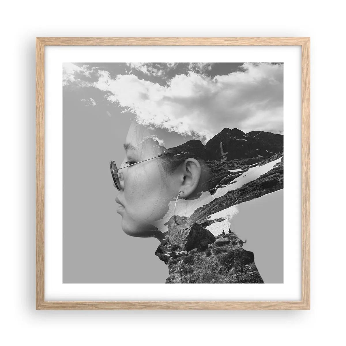 Póster en marco roble claro - Retrato sobre montañas y nubes - 50x50 cm