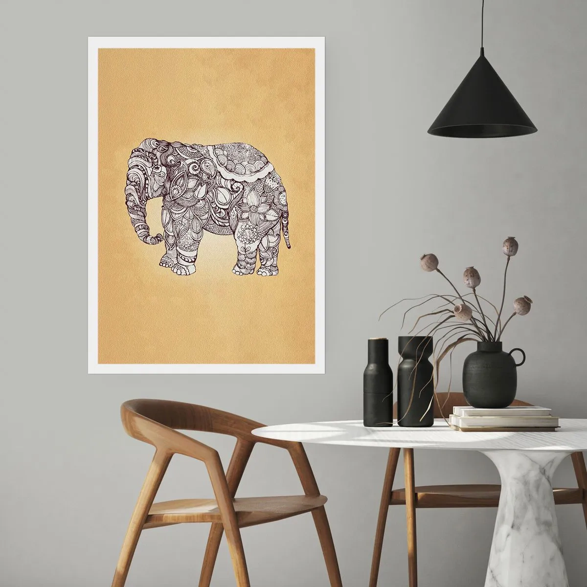 Póster - Ilustración decorativa de un elefante con adornos intrincados sobre un fondo dorado. - 50x70cm - El elefante decorado - Decoración de pared moderna para salón y dormitorio ARTTOR