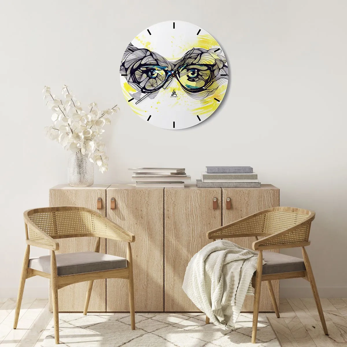 Reloj de pared - Reloj de vidrio - Gafas azules de estilo artístico con detalles geométricos y fondo amarillo. - 30x30cm - A través de las gafas azules - Decoración de pared moderna para salón, cocina y dormitorio ARTTOR