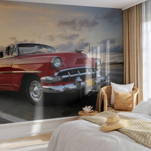 Fotomural Premium Sand - Un clásico convertible rojo con el sol poniente como telón de fondo. - 100x70cm - El rojo calor de los trópicos - Decoración de pared moderna para salón y dormitorio ARTTOR