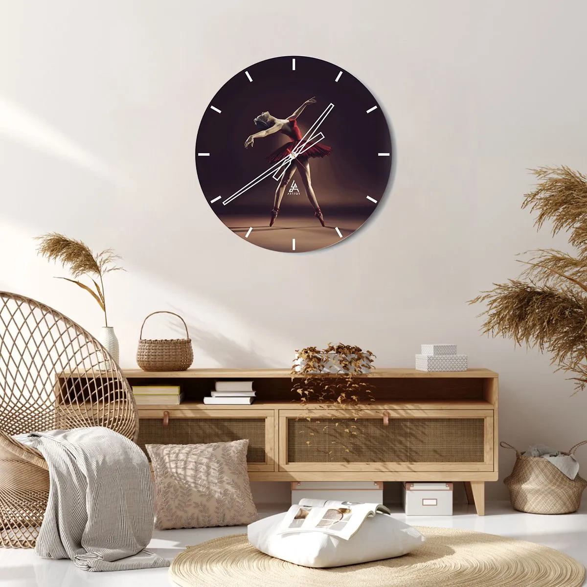 Reloj de pared - Reloj de vidrio - Una bailarina con un vestido rojo en una pose dinámica. - 30x30cm - Primera bailarina - Decoración de pared moderna para salón, cocina y dormitorio ARTTOR