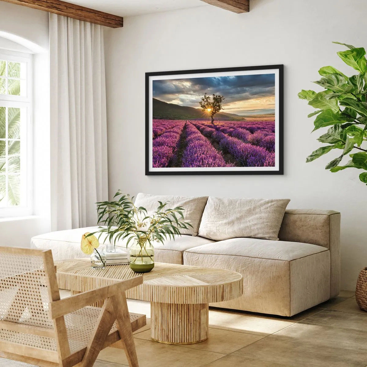 Póster en marco negro - Un campo de lavanda con un árbol solitario al atardecer. - 100x70cm - Aroma en lila - Decoración de pared moderna para salón y dormitorio ARTTOR
