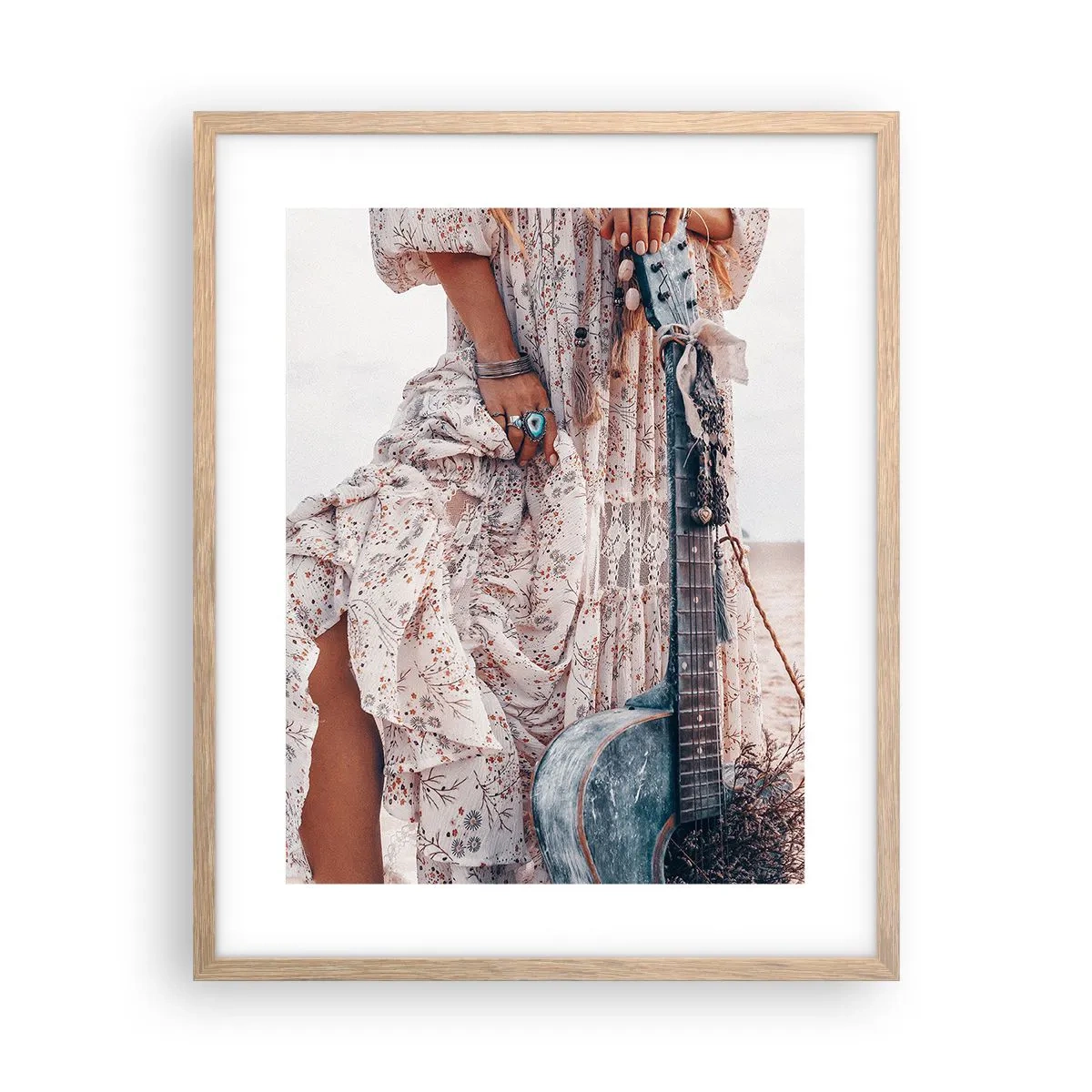 Póster en marco roble claro - Una flor en el camino - 40x50 cm