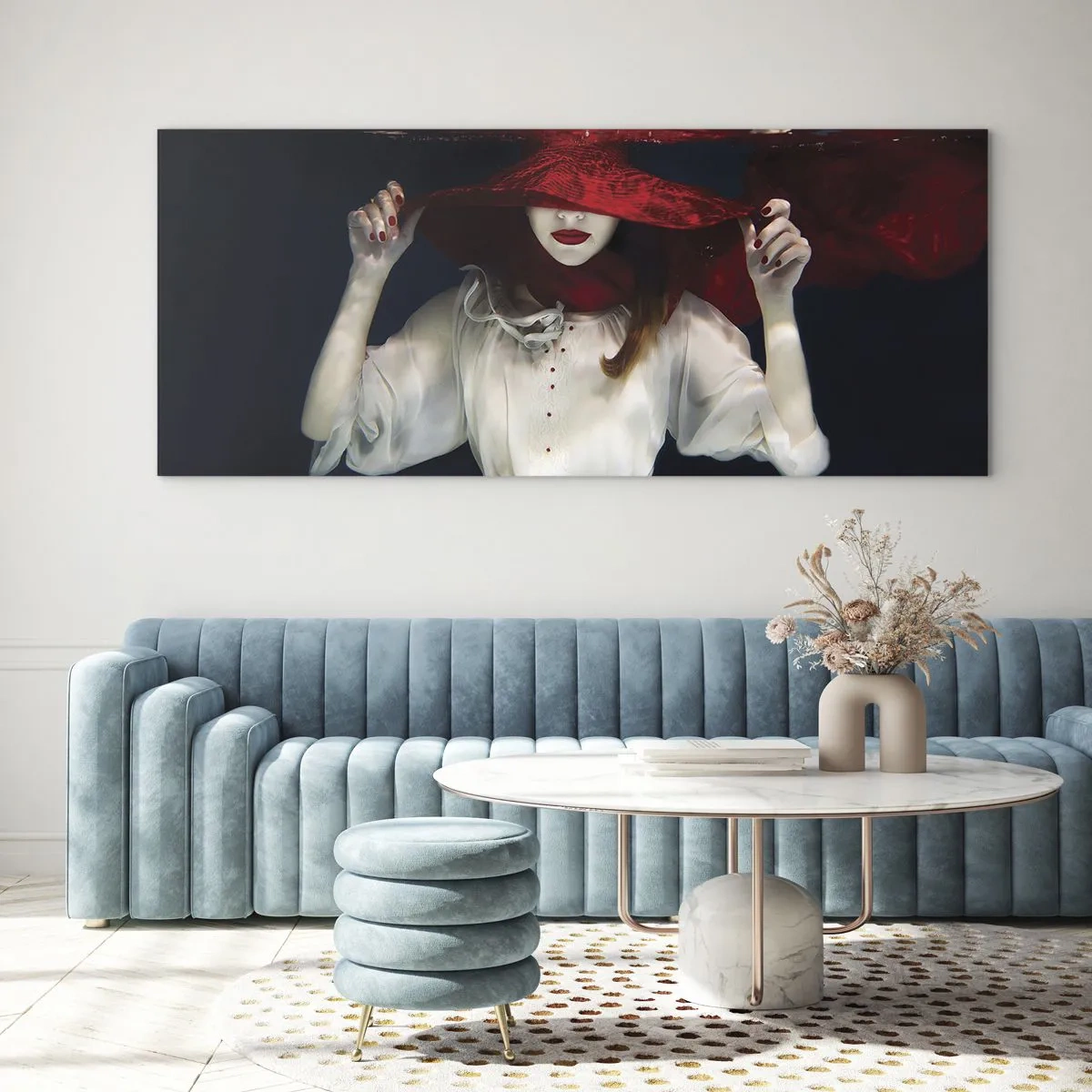 Cuadro sobre vidrio - Impresiones sobre Vidrio - Una mujer con un sombrero rojo sumergida en el agua. - 120x50cm - Blanco y rojo - Decoración de pared moderna para salón y dormitorio ARTTOR