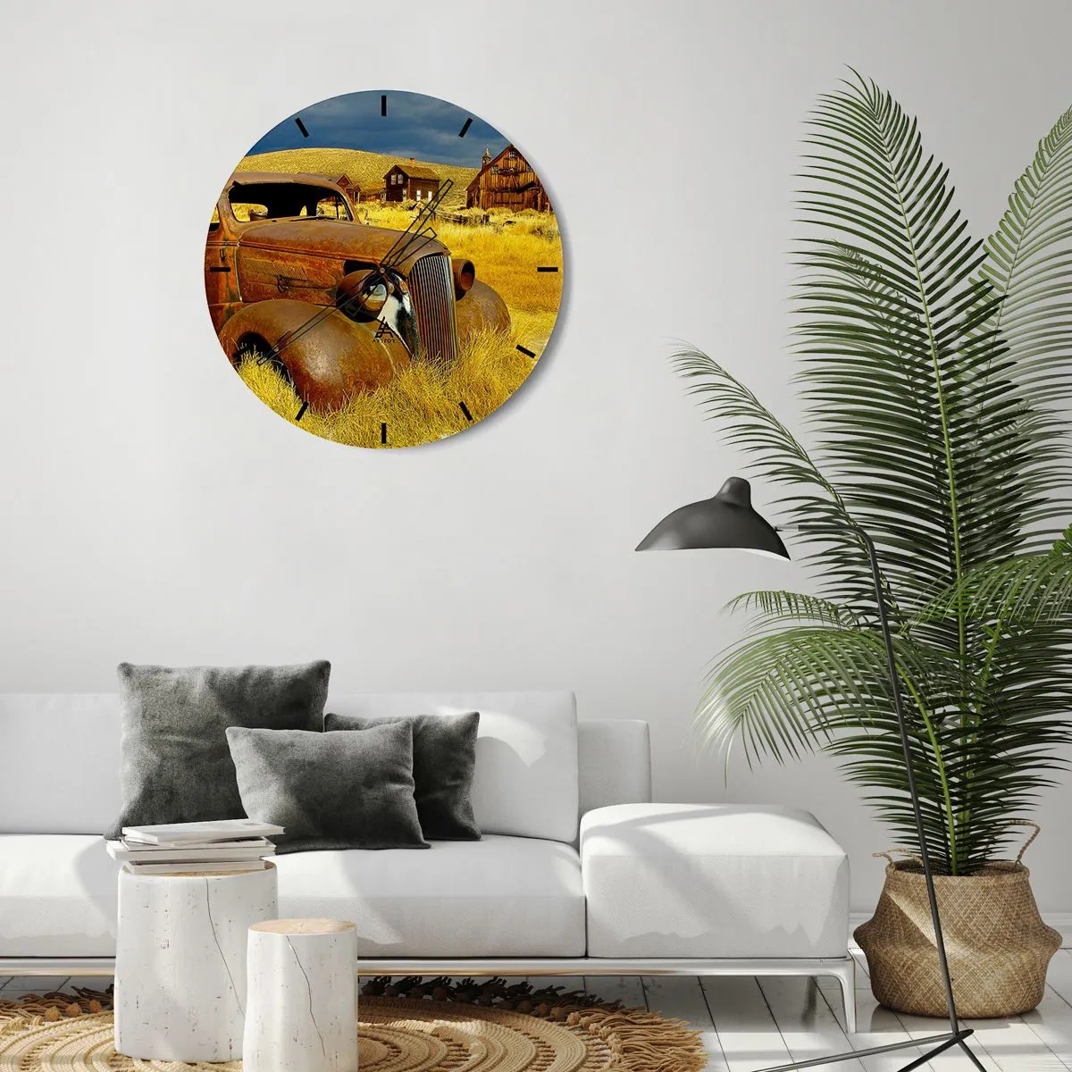 Reloj de pared - Reloj de vidrio - Un viejo coche oxidado con el telón de fondo de un pueblo abandonado. - 30x30cm - Un merecido descanso - Decoración de pared moderna para salón, cocina y dormitorio ARTTOR