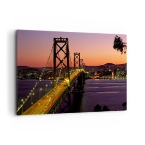 Cuadro sobre lienzo - Impresión de Imagen - Un puente iluminado por la noche sobre el agua con una vista panorámica de la ciudad. - 120x80cm - Tarde violeta - Decoración de pared moderna para salón y dormitorio ARTTOR