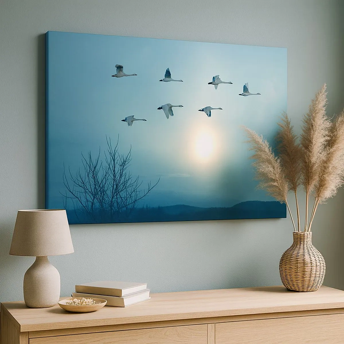 Cuadro sobre lienzo - Impresión de Imagen - Cisnes volando por la mañana - 70x50cm - Adiós al verano por un año - Decoración de pared moderna para salón y dormitorio ARTTOR