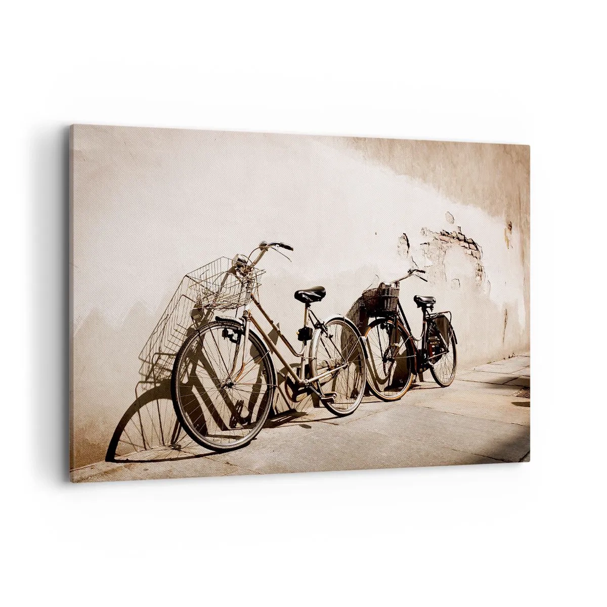 Cuadro sobre lienzo - Impresión de Imagen - Dos bicicletas apoyadas contra una vieja pared de estilo retro. - 120x80cm - El inolvidable encanto del pasado - Decoración de pared moderna para salón y dormitorio ARTTOR
