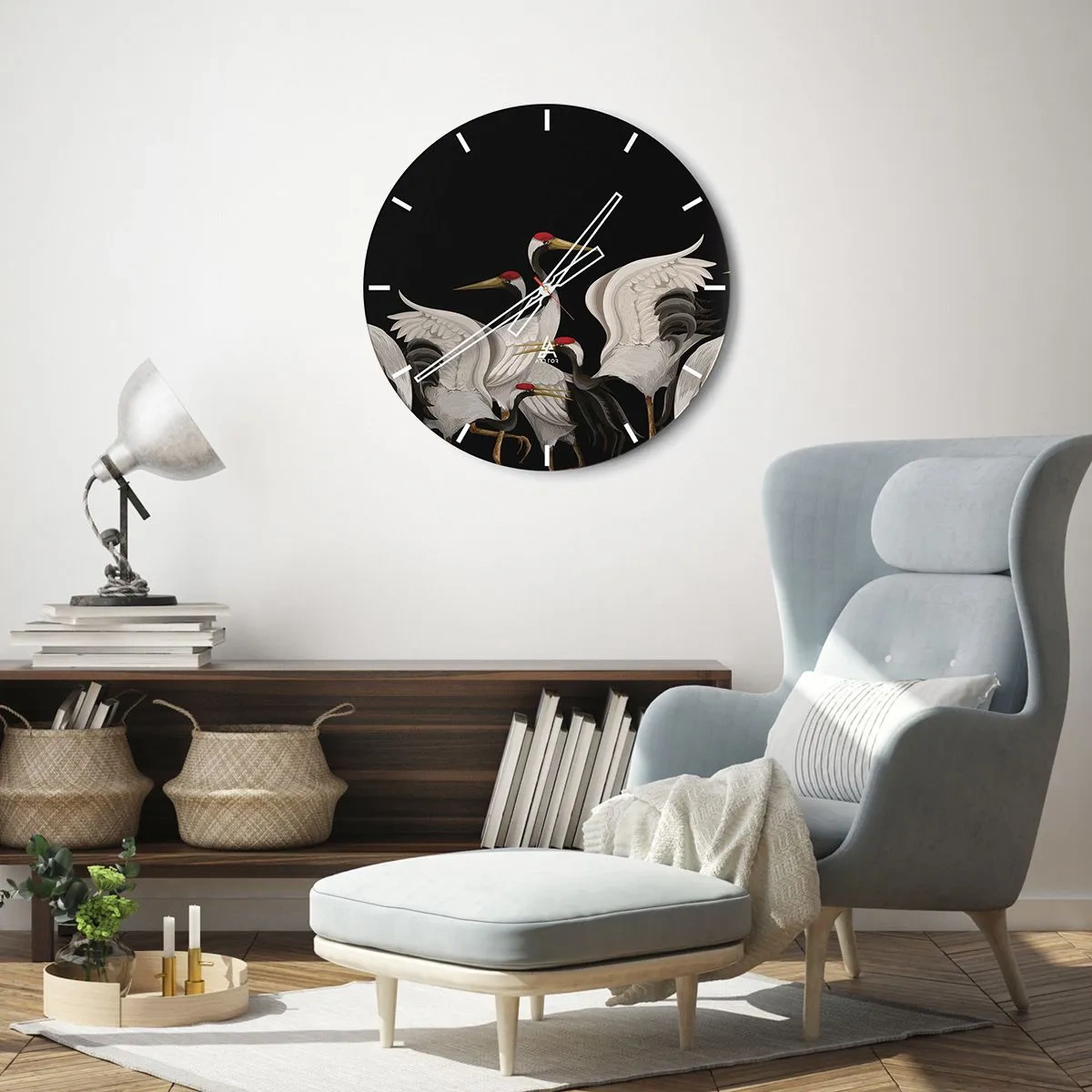 Reloj de pared - Reloj de vidrio - Un grupo de grullas sobre un fondo negro en una ilustración estilizada. - 30x30cm - Asuntos de aves - Decoración de pared moderna para salón, cocina y dormitorio ARTTOR