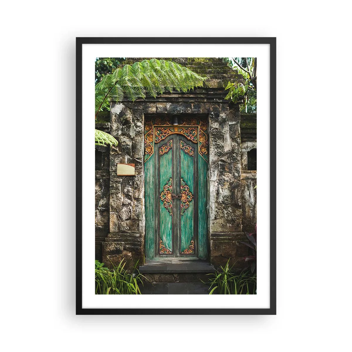 Póster en marco negro - Puerta rústica con adornos orientales en verde. - 50x70cm - Una puerta a un mundo exótico - Decoración de pared moderna para salón y dormitorio ARTTOR
