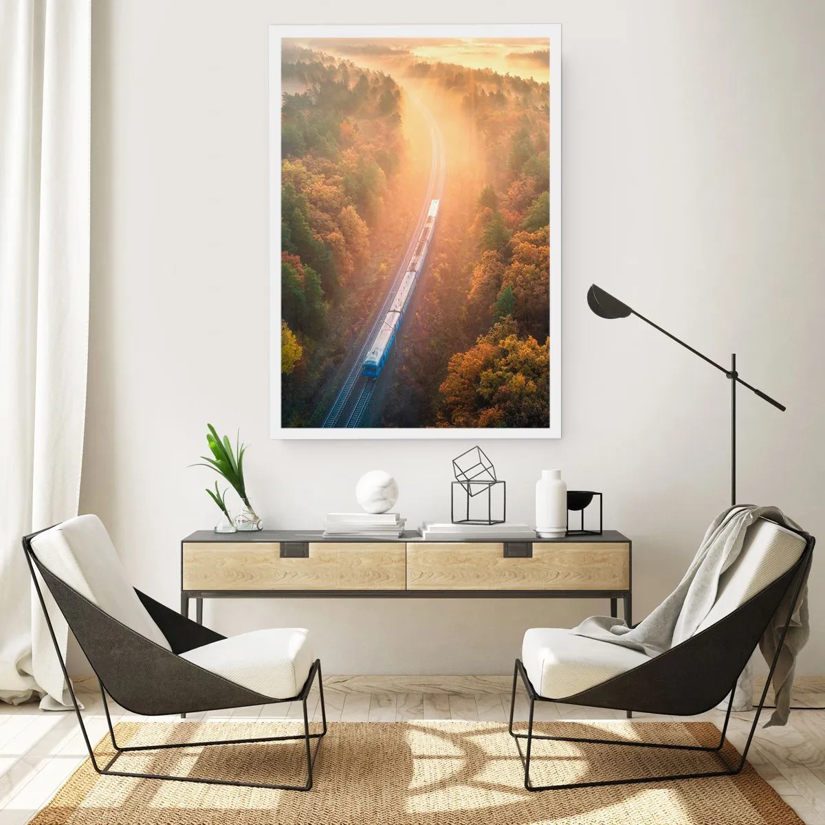 Póster - Un tren viajando a través de un bosque otoñal bajo los rayos del sol naciente. - 50x70cm - Un viaje otoñal - Decoración de pared moderna para salón y dormitorio ARTTOR