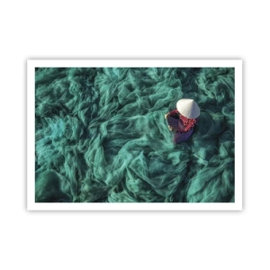 Póster - Una persona con sombrero entre redes de pesca verdes. - 100x70cm - En un mar de redes - Decoración de pared moderna para salón y dormitorio ARTTOR