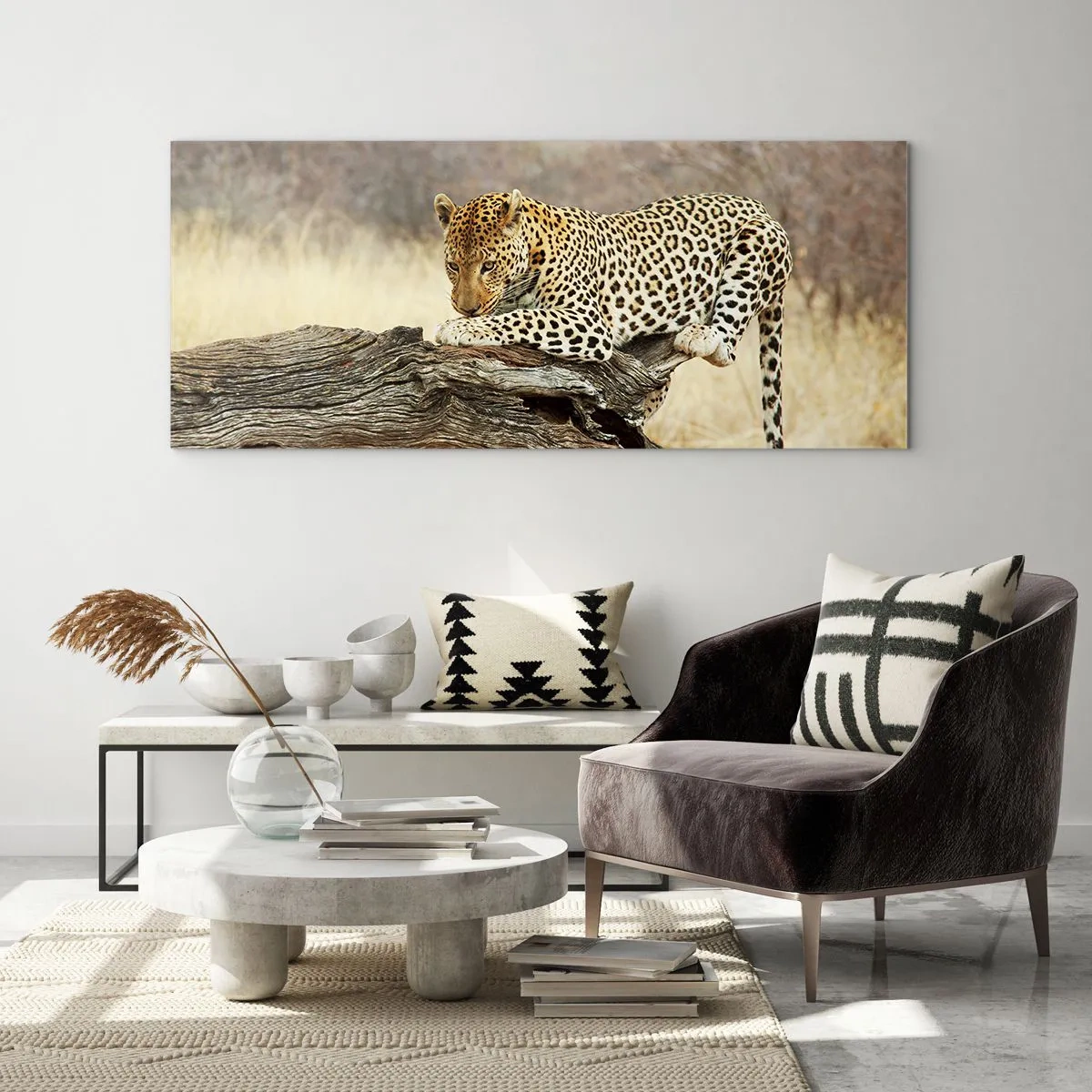 Cuadro sobre vidrio - Impresiones sobre Vidrio - Un leopardo descansando en el tronco de un árbol en la sabana. - 120x50cm - Voy por mi cuenta - Decoración de pared moderna para salón y dormitorio ARTTOR