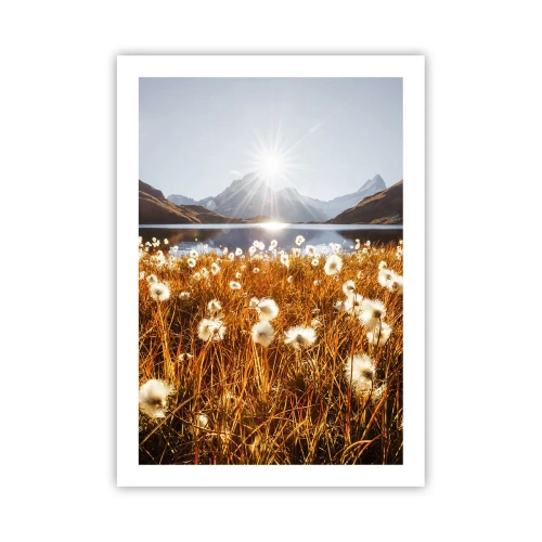 Póster - Un prado con flores blancas frente a un lago y montañas al atardecer. - 50x70cm - Dureza de las rocas, suavidad de la hierba - Decoración de pared moderna para salón y dormitorio ARTTOR
