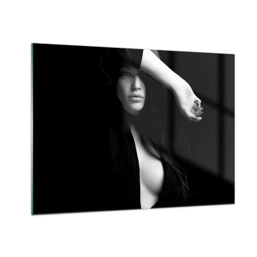 Cuadro sobre vidrio - Impresiones sobre Vidrio - Una mujer vestida de negro en una pose sensual sobre un fondo oscuro. - 70x50cm - Escuela de seducción - Decoración de pared moderna para salón y dormitorio ARTTOR