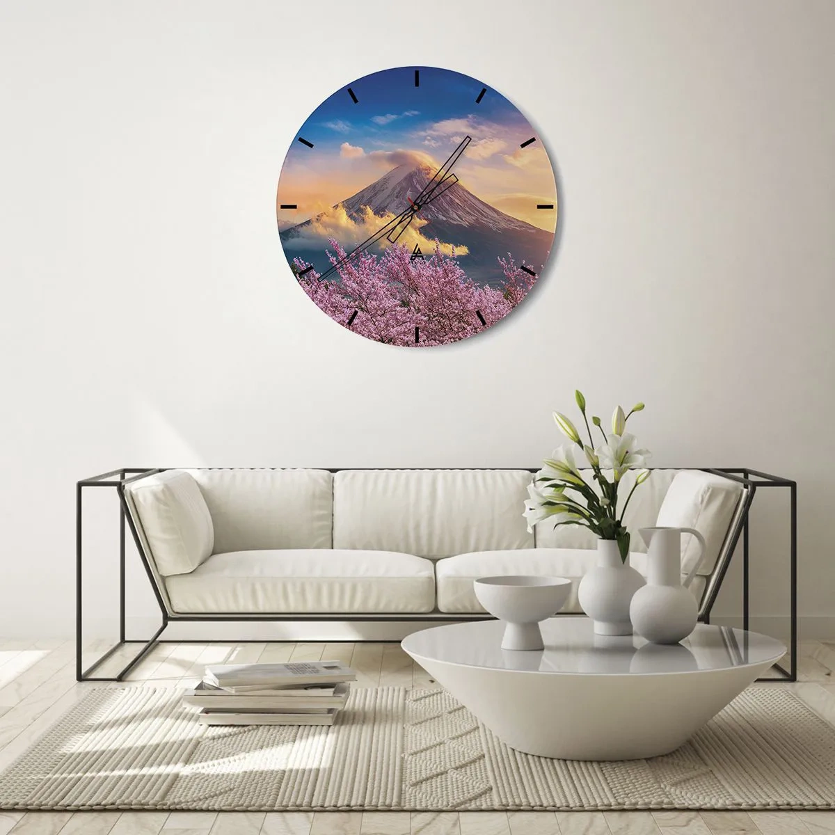 Reloj de pared - Reloj de vidrio - Una montaña entre las nubes con una flor de cerezo en primer plano. - 30x30cm - La santidad japonesa - Decoración de pared moderna para salón, cocina y dormitorio ARTTOR