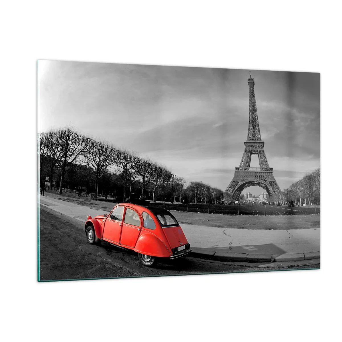 Cuadro sobre vidrio - Impresiones sobre Vidrio - Un coche rojo con la Torre Eiffel al fondo en un entorno en blanco y negro. - 120x80cm - Más parisino que el propio París - Decoración de pared moderna para salón y dormitorio ARTTOR
