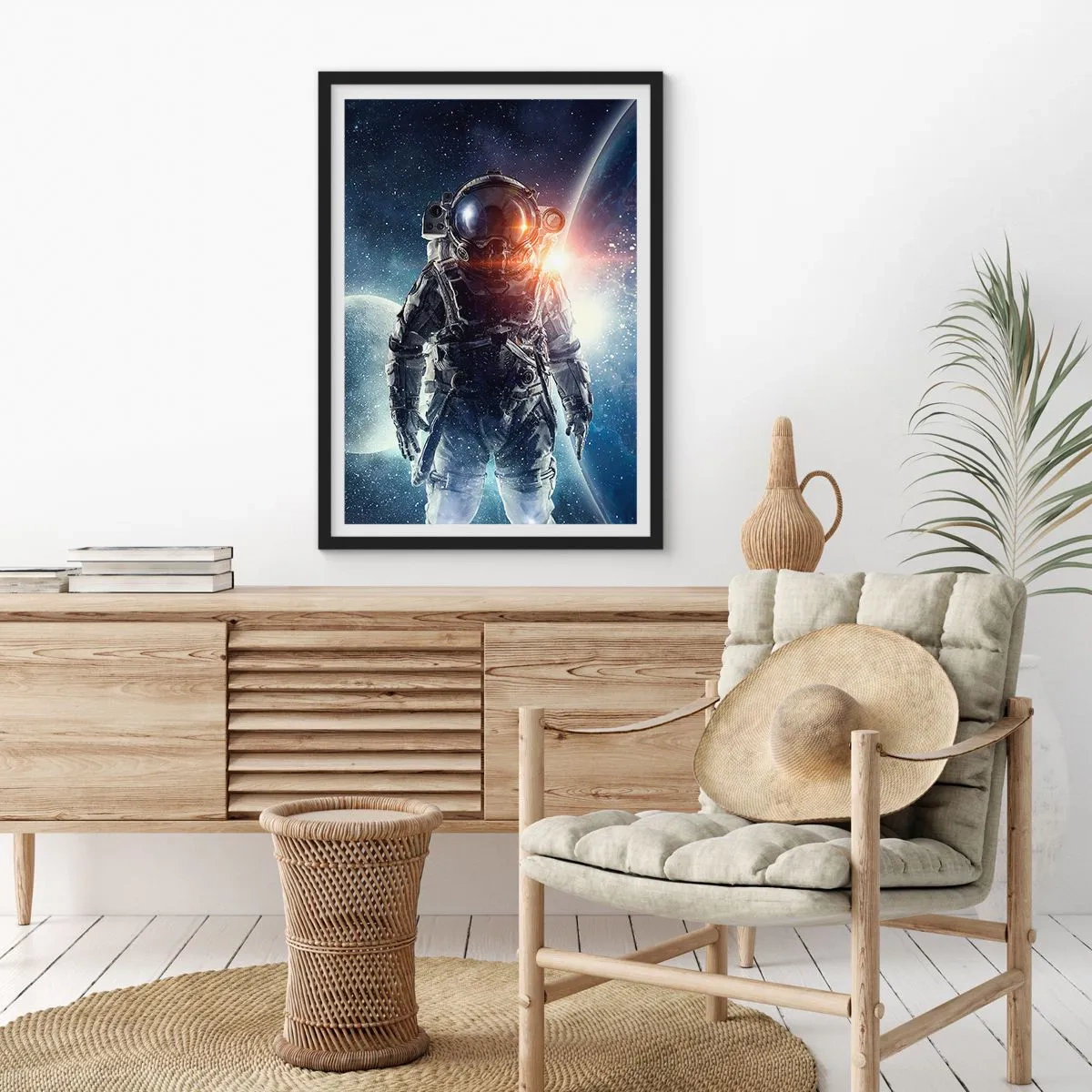 Póster en marco negro - Astronauta en el espacio con planetas y estrellas al fondo. - 50x70cm - Una aventura cósmica - Decoración de pared moderna para salón y dormitorio ARTTOR