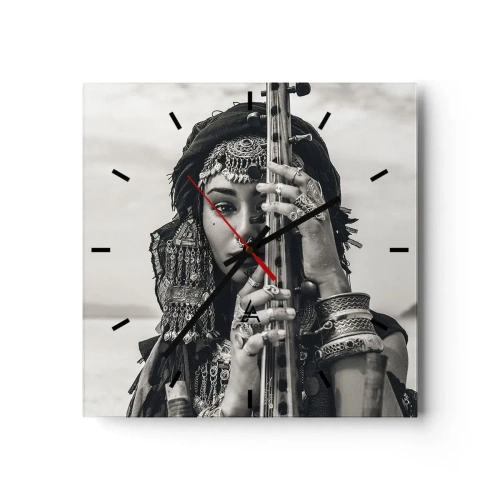 Reloj de pared - Reloj de vidrio - Retrato de una mujer con joyas étnicas sosteniendo un instrumento en la mano. - 30x30cm - La música propia de Oriente - Decoración de pared moderna para salón y dormitorio ARTTOR