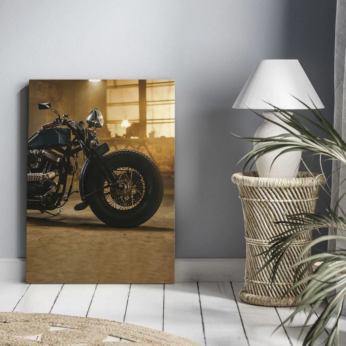 Cuadro sobre lienzo - Impresión de Imagen - Una motocicleta elegante en un interior industrial con iluminación cálida. - 50x70cm - Puedo hacer cualquier cosa - Decoración de pared moderna para salón y dormitorio ARTTOR