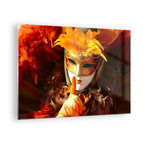 Cuadro sobre vidrio - Impresiones sobre Vidrio - Una figura con una máscara dorada y plumas naranjas. - 70x50cm - El misterio es parte del juego - Decoración de pared moderna para salón y dormitorio ARTTOR