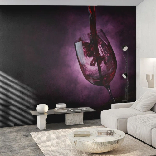 Fotomural Premium Sand - Una copa de vino tinto en movimiento dinámico. - 100x70cm - ¿Escarlata? ¿Carmín? No, rubí. - Decoración de pared moderna para salón y dormitorio ARTTOR