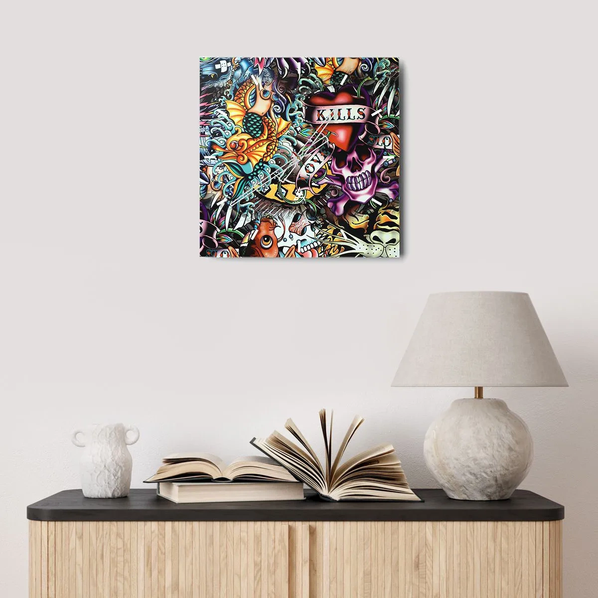 Reloj de pared - Reloj de vidrio - Obra de arte colorida estilo tatuaje con calaveras y motivos náuticos. - 30x30cm - El sueño de un tatuador - Decoración de pared moderna para salón y dormitorio ARTTOR