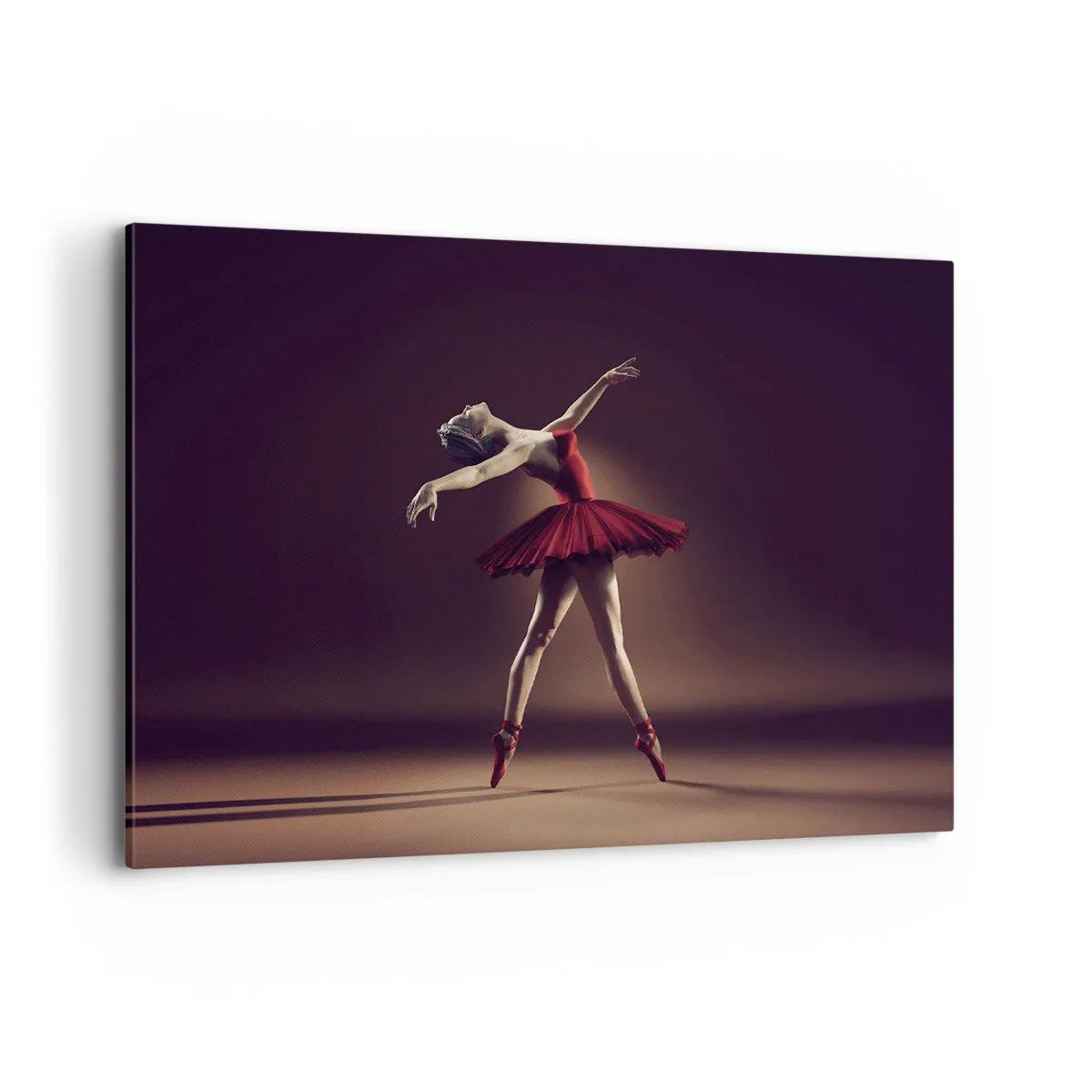 Cuadro sobre lienzo - Impresión de Imagen - Una bailarina de ballet con un vestido rojo frente a un escenario de fondo. - 100x70cm - Primera bailarina - Decoración de pared moderna para salón y dormitorio ARTTOR