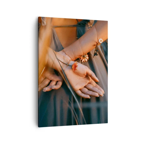 Cuadro sobre lienzo - Impresión de Imagen - Manos sensuales con flores en un entorno natural. - 50x70cm - Conectada con la naturaleza - Decoración de pared moderna para salón y dormitorio ARTTOR
