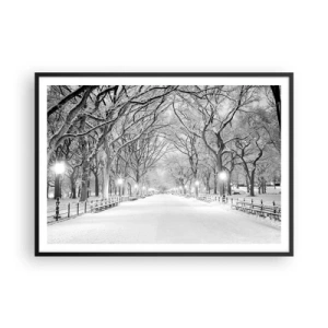 Póster en marco negro - Un callejón invernal con árboles cubiertos de nieve en monocromo. - 100x70cm - Cuatro estaciones - invierno - Decoración de pared moderna para salón y dormitorio ARTTOR
