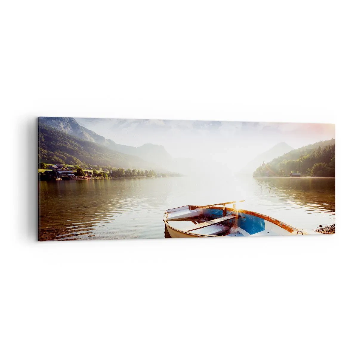 Cuadro sobre lienzo - Impresión de Imagen - Un barco en la orilla de un lago con vistas a las montañas por la mañana. - 140x50cm - Junto al agua clara - Decoración de pared moderna para salón y dormitorio ARTTOR