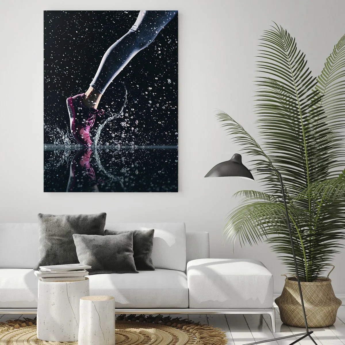 Cuadro sobre vidrio - Impresiones sobre Vidrio - Corriendo por el agua con zapatillas deportivas sobre un fondo oscuro - 50x70cm - Fuerza de impulso - Decoración de pared moderna para salón y dormitorio ARTTOR