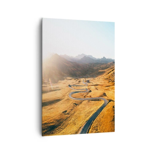 Cuadro sobre lienzo - Impresión de Imagen - Un camino sinuoso en las montañas iluminado por el sol poniente. - 70x100cm - En un valle dorado - Decoración de pared moderna para salón y dormitorio ARTTOR