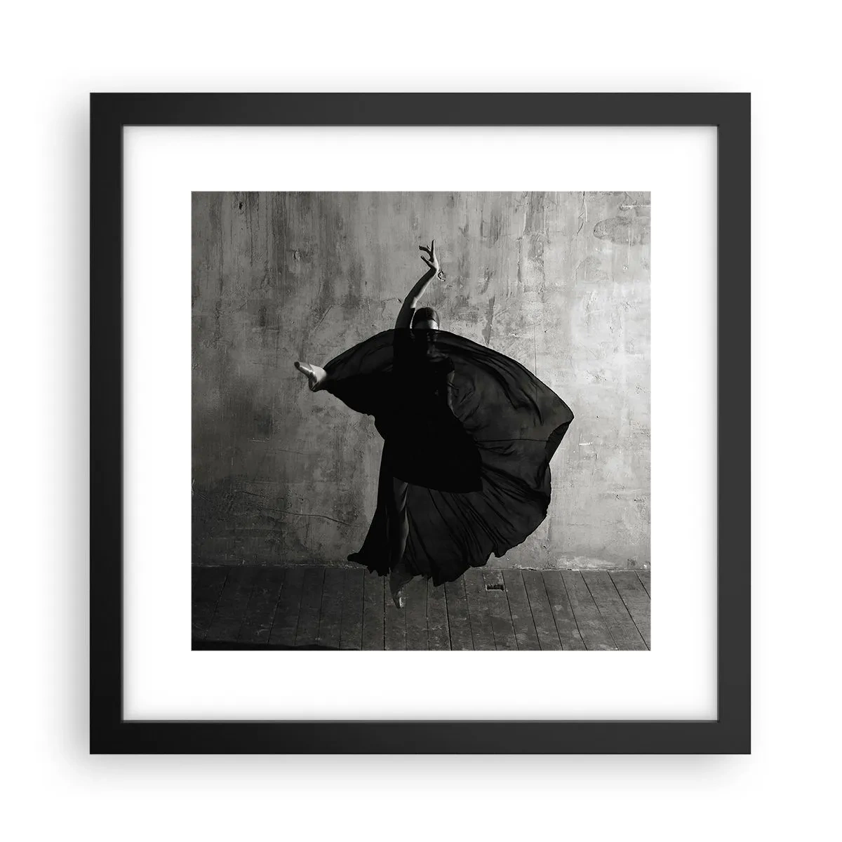Póster en marco negro - Cargada de pasión - 30x30 cm